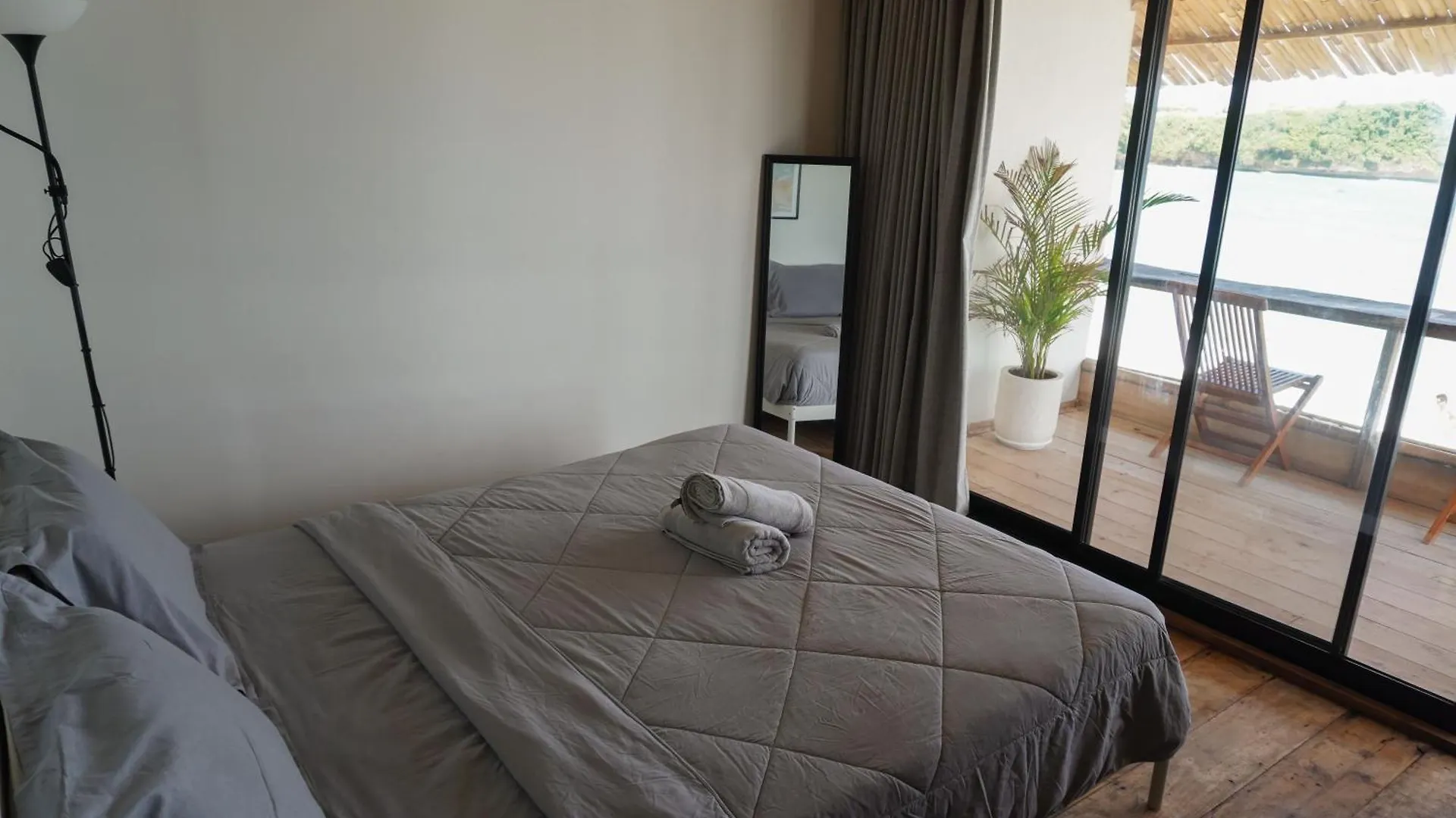 Beachfront - The Surf Lodge Uluwatu